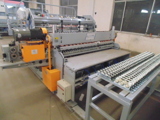 Máquina automática de la fabricación de red de alambre del soldado enrollado en el ejército de 1.8-3.5m m impulsión del motor servo